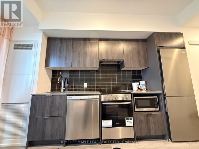 Photo - 395 Bloor St E