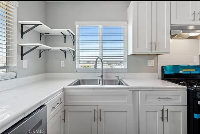 211 W Buena Vista St