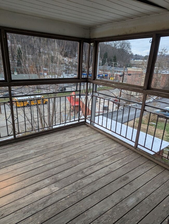 Building Photo - 531 Halsey Ave Unit 2
