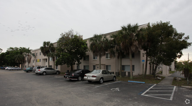 Building Photo - The Waterford Apartments