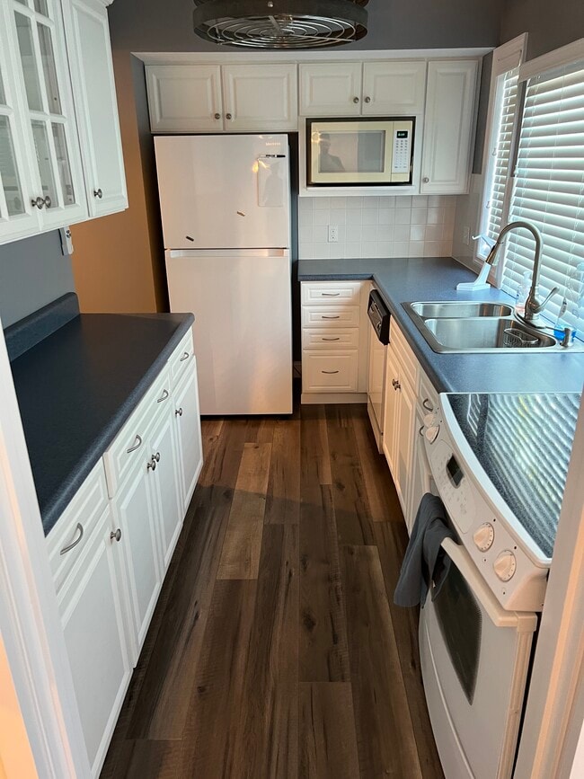 Photo - 4298 Chateau de Ville Dr Unit F