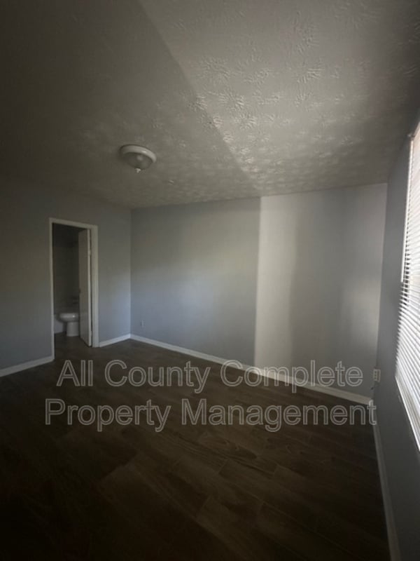 Photo - 3254 Phyllis St