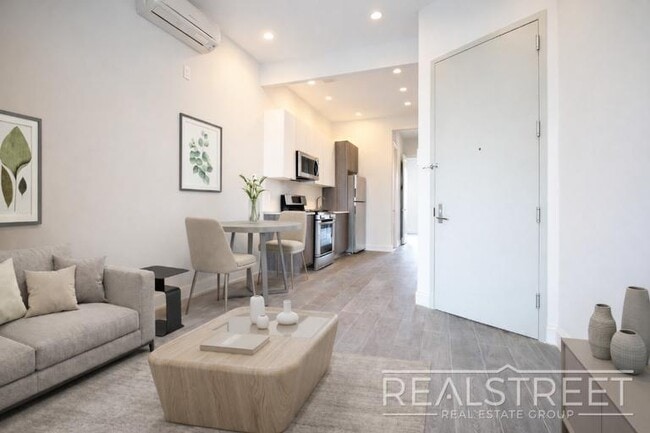 Photo - Super Bright 2 BED w LAUNDRY IN-Unit! Unit 3R