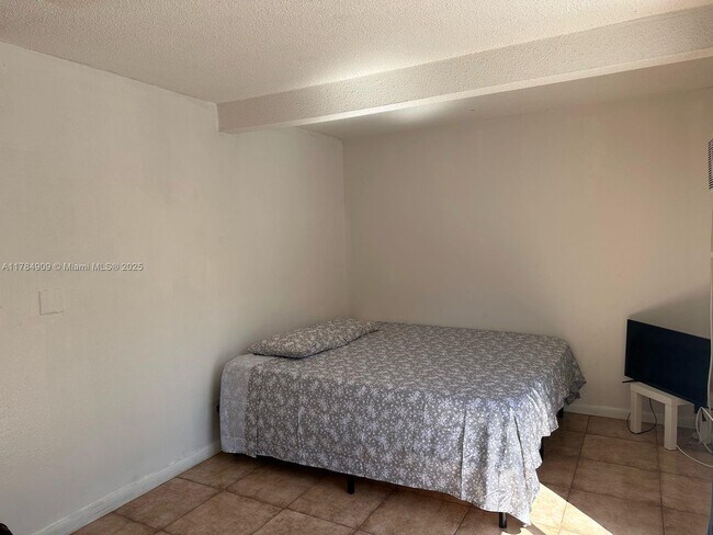 Photo - 2019 Fletcher St Unit 3