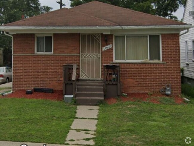 Building Photo - Section 8 Approved: 3 Bedroom, 1.5 Bathroom Rental