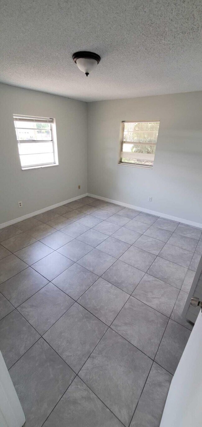 Photo - 2590 Seneca Ave