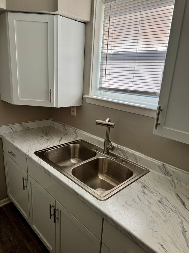 Photo - 4906 Baring Ave Unit 1