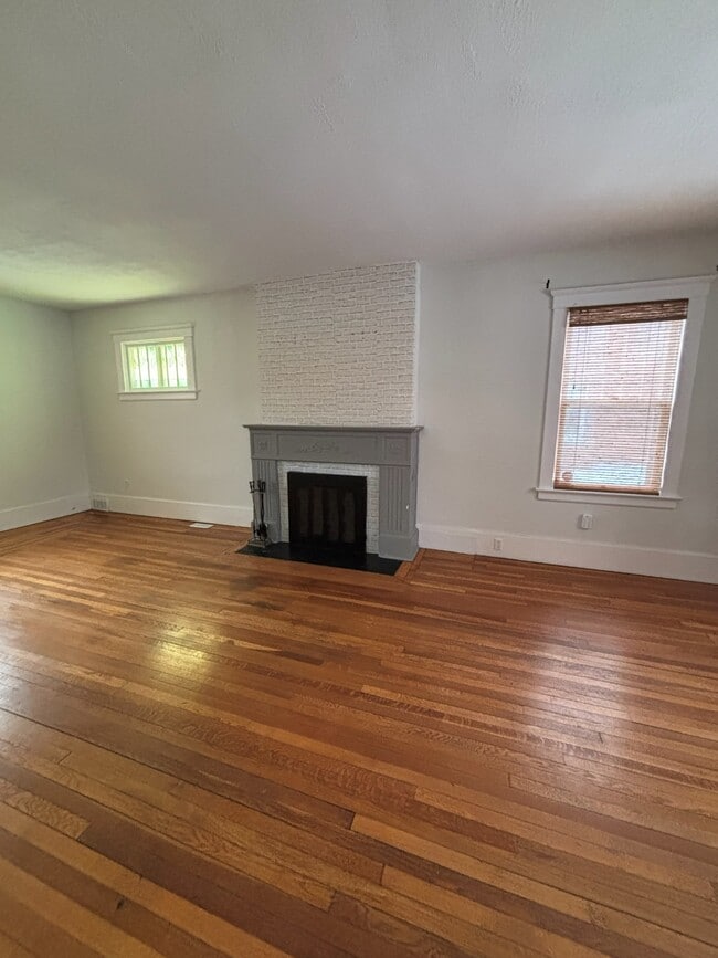 Photo - 135 Maria St