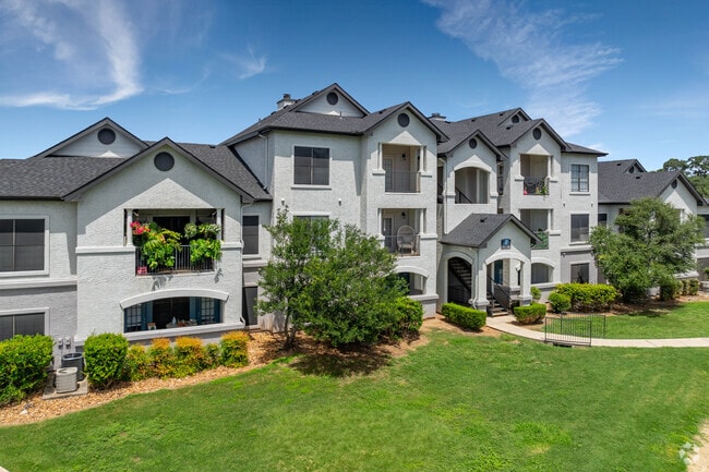 Building Photo - Sendero Ridge