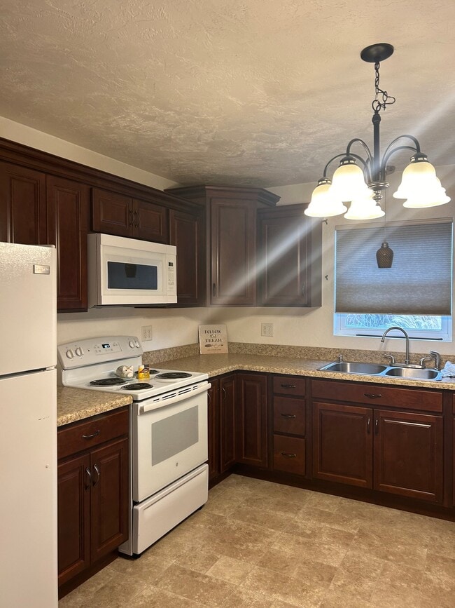 Photo - 1047 Myers Rd