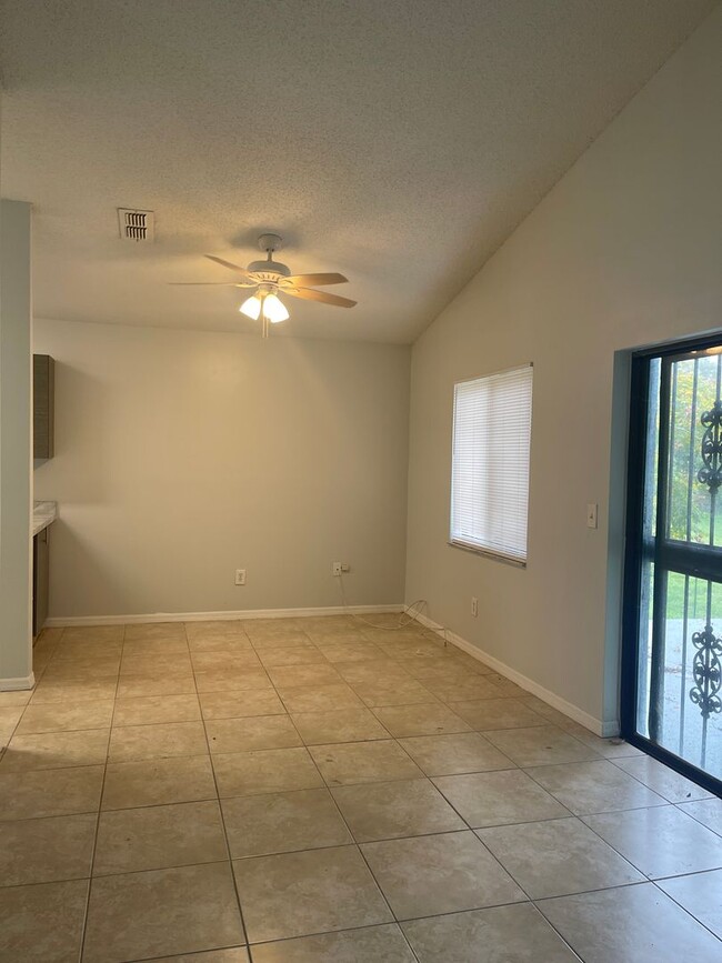 Photo - Orlando/Orlovista - For RENT 3 Bedroom, 2 Bathroom, 2 Car Garage