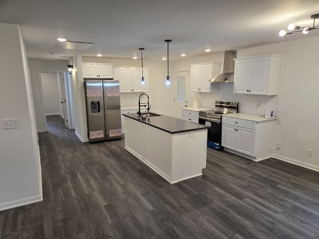 Photo - 175 Holly Rd NW