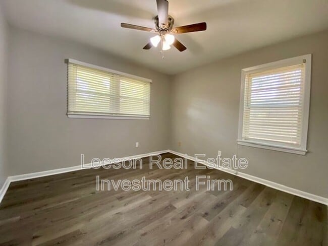 Photo - 845 Elmdale St