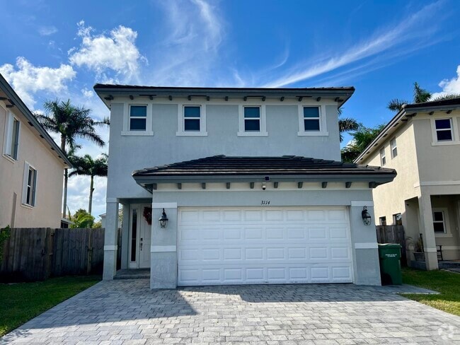 Building Photo - 3114 SE 3rd Dr Rental