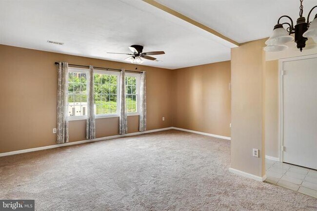 Photo - 4905 Van Walbeek Plz