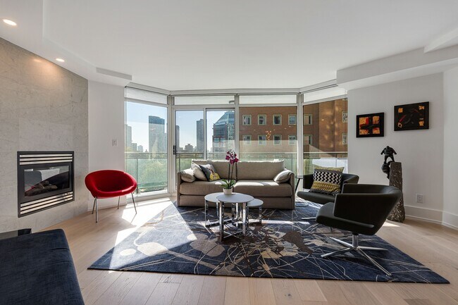 Photo - 300 Bloor St E Unit 1008