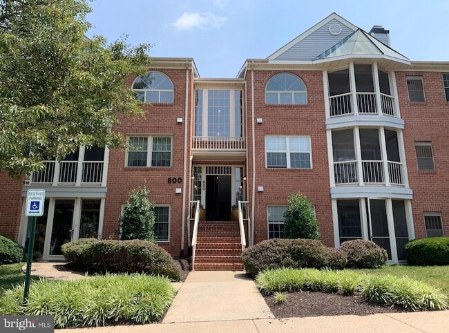 Building Photo - 800 Amber Tree Ct Unit 103