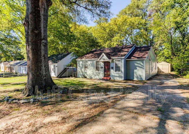 Photo - 819 Watson St