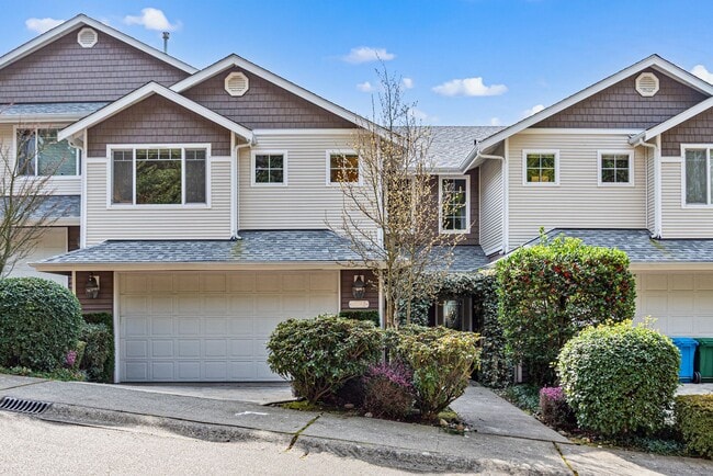 Building Photo - Beautiful 3BR Townhome with Private Patio & Oversized Garage in Shoreline