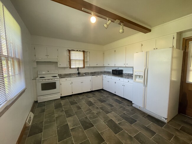 Photo - 162 Oak Grove Dr