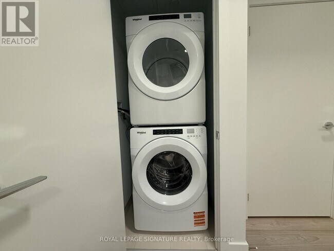 Photo - 1007 The Queensway Unité 505