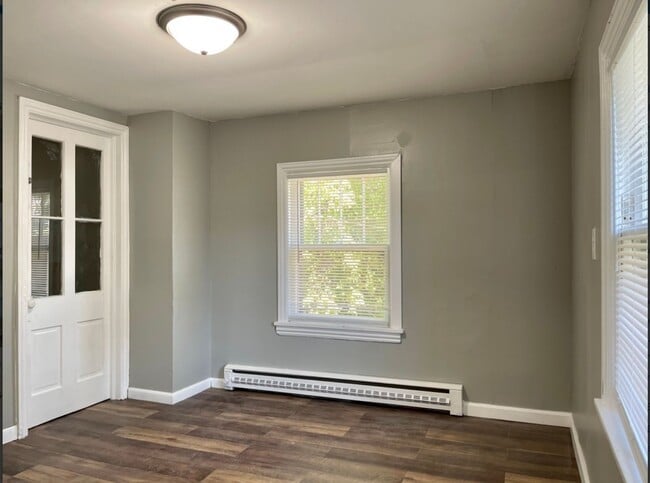 Building Photo - Spacious 5 Bedroom 2Bathroom Duplex in St Paul!!!