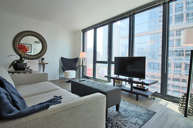 Building Photo - 637 W Erie St