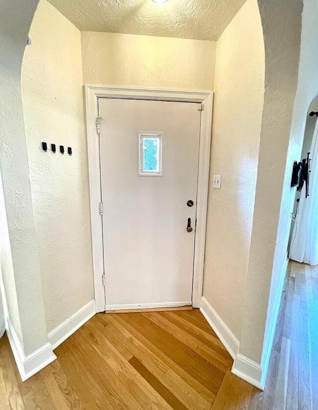 Photo - 1127 Clark Way