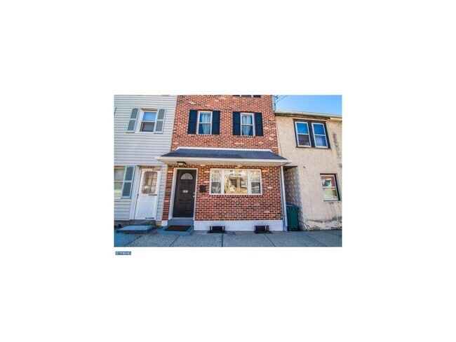 Building Photo - 703 E Hector St Rental