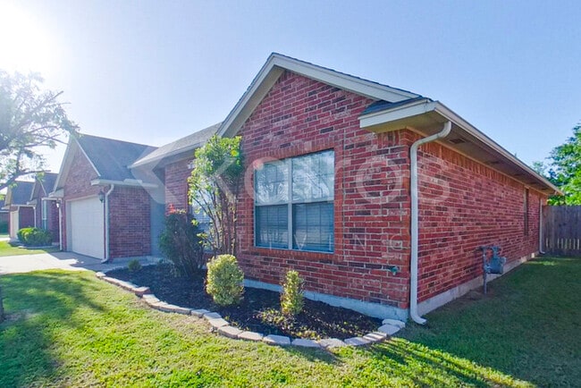 Photo - 521 SW 163rd St