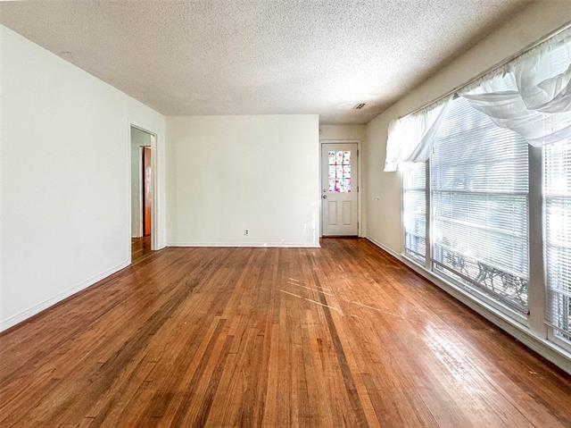 Photo - 1420 Broadway St