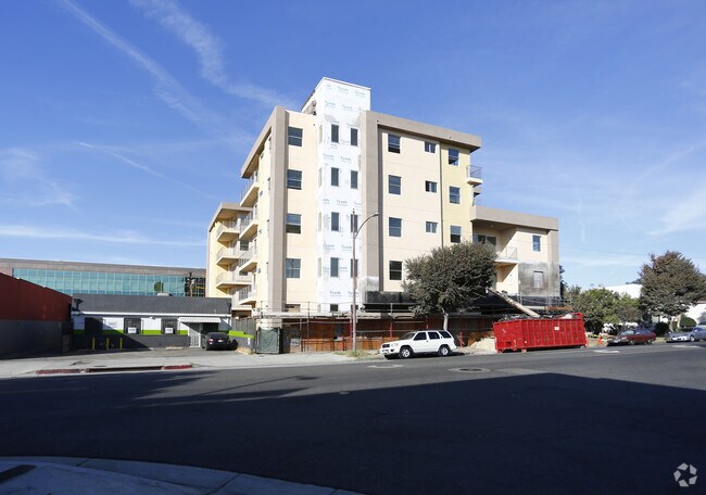 Building - Pacific Luxe