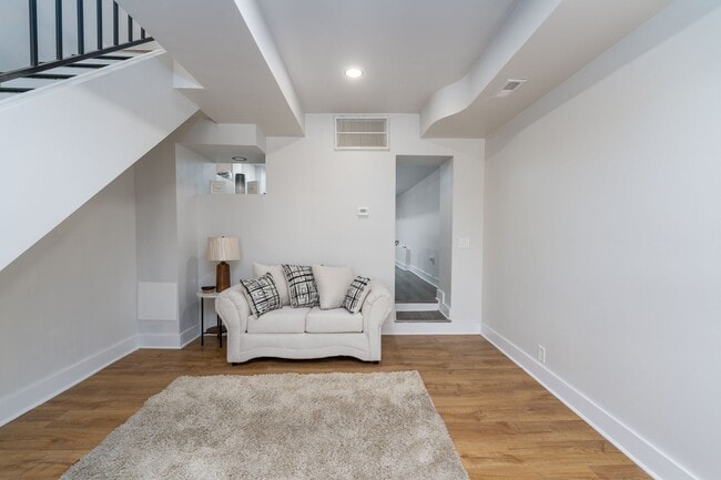 Photo - 918 Ramsay St