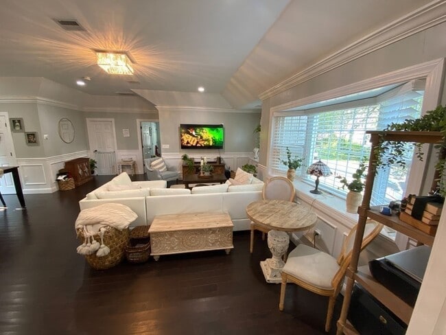 Photo - 34 Drinkwater Ave