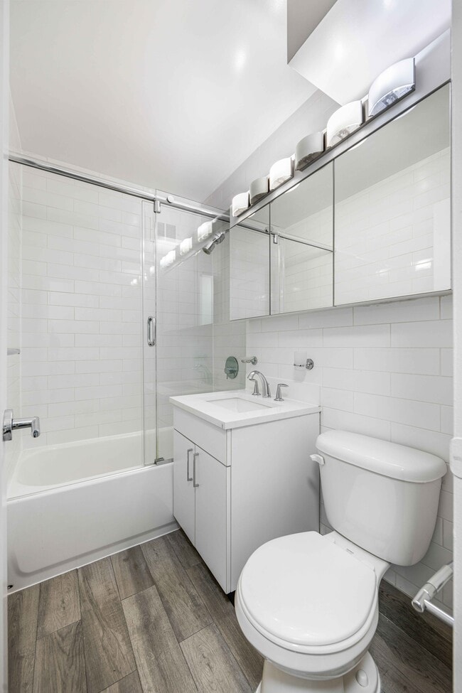 Photo - 137 E 38th St