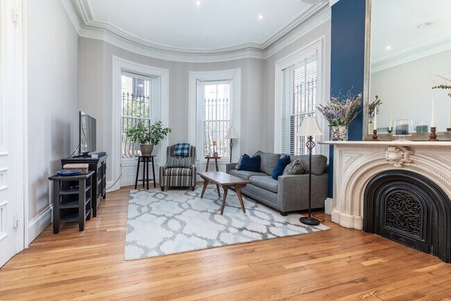 Building Photo - 748 Tremont St Unit 1