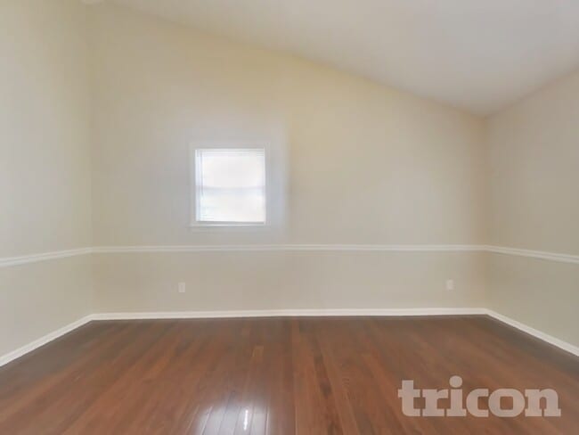 Photo - 891 Old Farm Walk