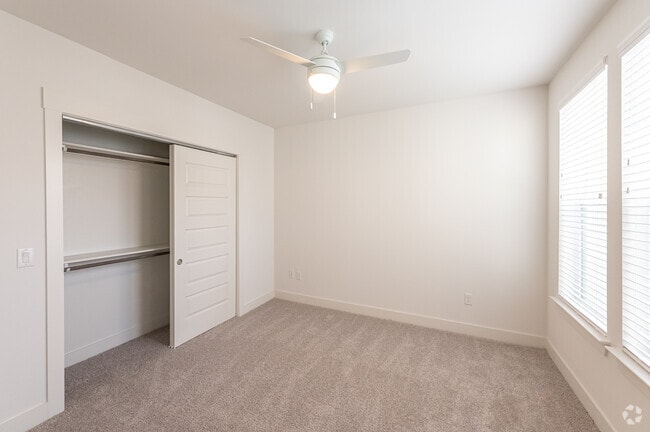 1BR, 1 BA - 750 SF