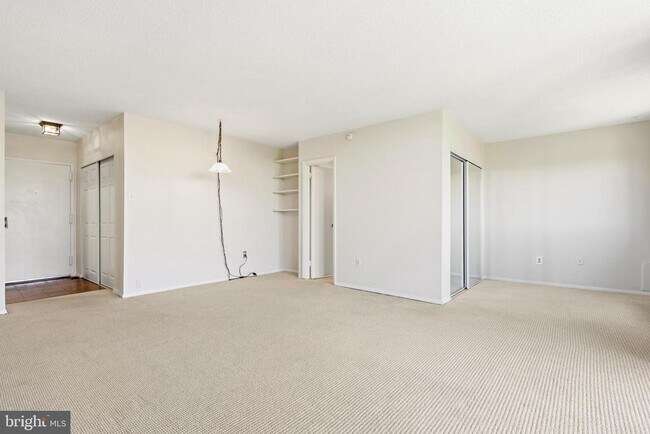 Photo - 2059 Huntington Ave Unidad 908