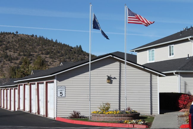Cedarwest Apartments
