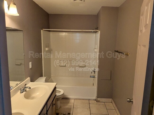 Photo - 1810 10th Ave S