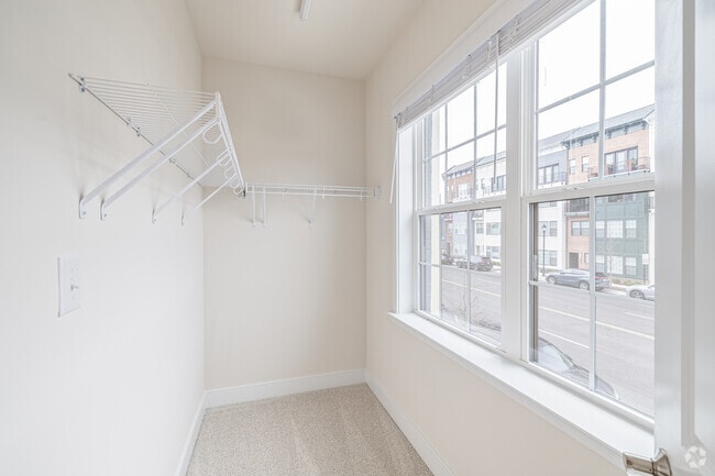 3BR, 2.5BA - 1,531SF - Primary Closet