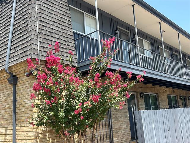 Building Photo - 5014 Les Chateaux Dr Unit 230
