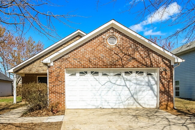 Building Photo - 465 Cathedral Dr