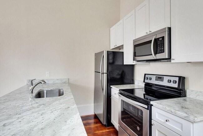 Photo - 2230 St Andrew St