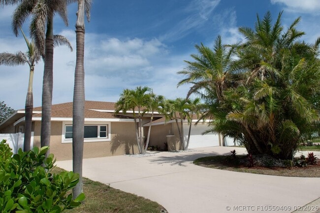 Photo - 2504 Hibiscus Dr W