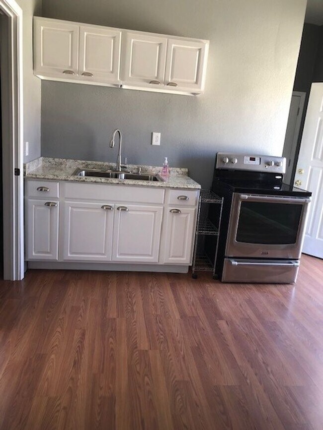 Photo - 1 Bedroom/2 Bath Guest House with Garage -...