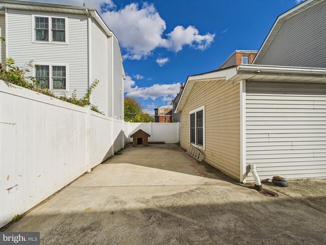 Photo - 3951 Aspen St