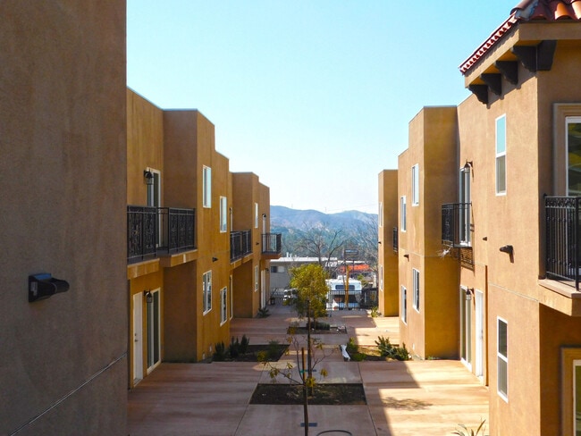 Photo - Tujunga Canyon, 10211-10215 Unidad 10215 #106