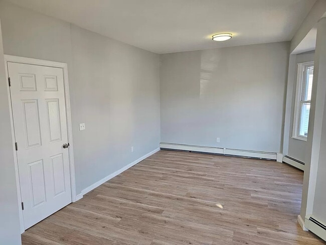 Photo - 206 Lawrence St